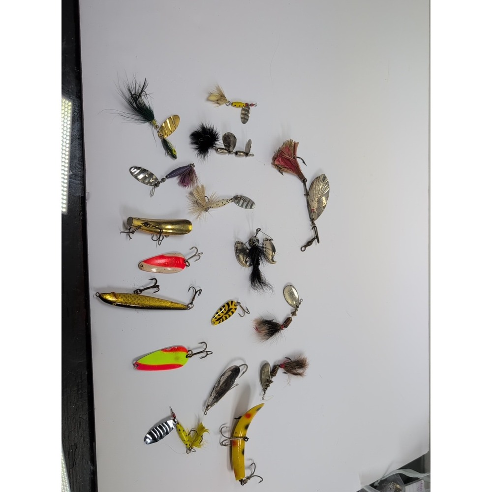 Fishing Lure Lot of 17 Vintage